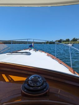 Hinckley Picnic Boat 36 image