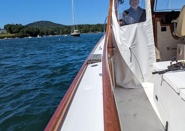 Hinckley Picnic Boat 36 image