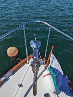 Hinckley Picnic Boat 36 image