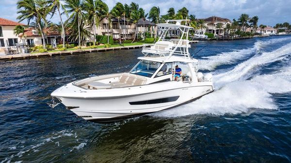 Boston Whaler 420 Outrage image