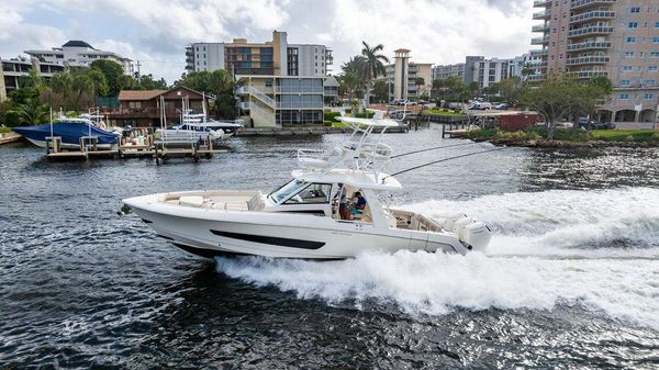 Boston Whaler 420 Outrage image