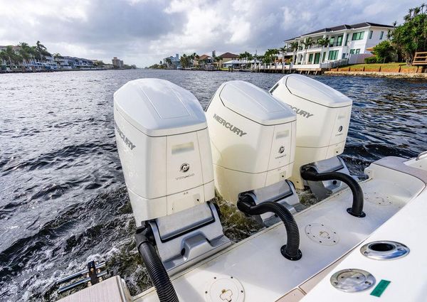 Boston Whaler 420 Outrage image