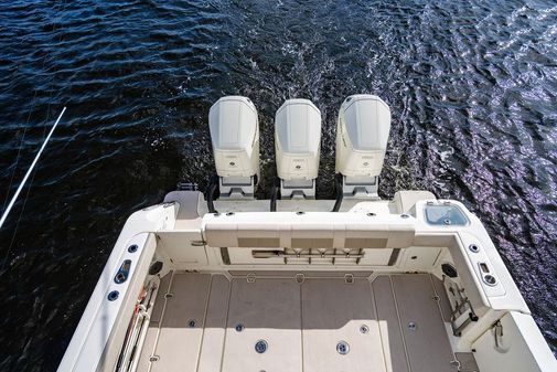 Boston Whaler 420 Outrage image