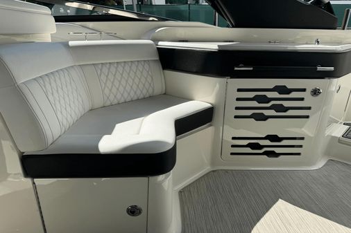 Sea Ray 310 SLX image