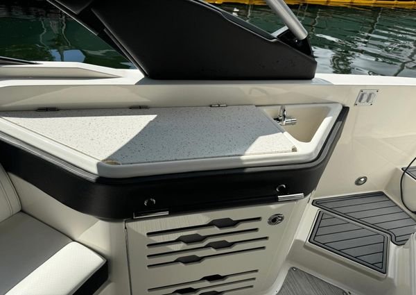 Sea Ray 310 SLX image