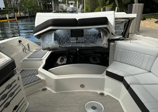 Sea Ray 310 SLX image