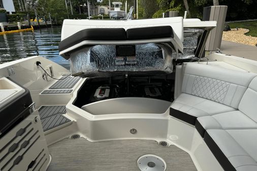 Sea Ray 310 SLX image