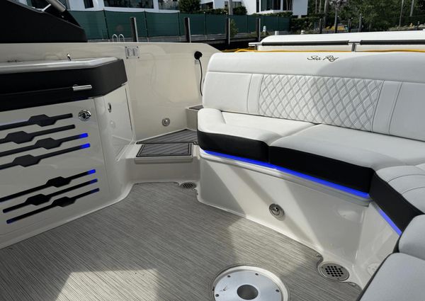 Sea Ray 310 SLX image