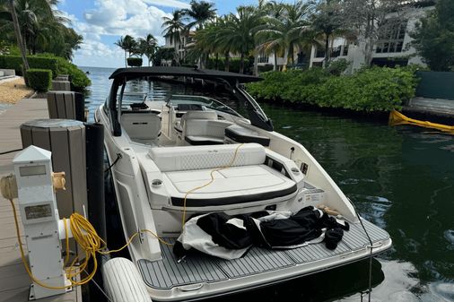 Sea Ray 310 SLX image