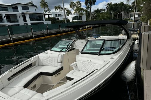 Sea Ray 310 SLX image