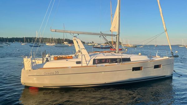 Beneteau Oceanis 35
