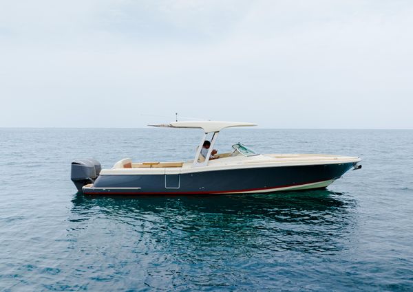 Chris-Craft Calypso 30 image