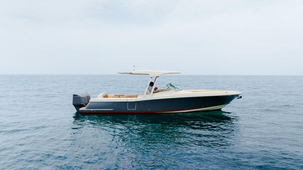 Chris-Craft Calypso 30 image