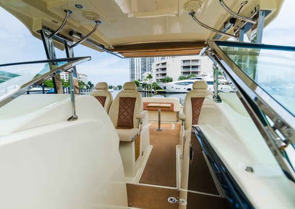 Chris-Craft Calypso 30 image