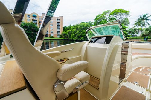 Chris-Craft Calypso 30 image