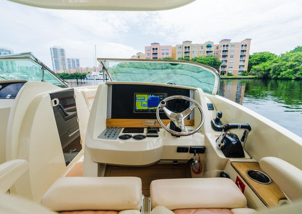 Chris-Craft Calypso 30 image