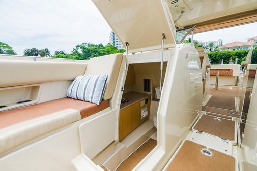 Chris-Craft Calypso 30 image