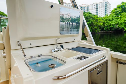 Chris-Craft Calypso 30 image