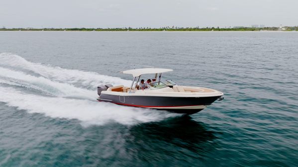 Chris-Craft Calypso 30 image