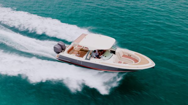 Chris-Craft Calypso 30 image