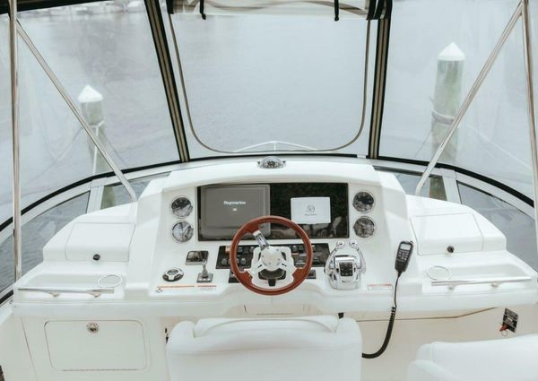 Sea Ray 390 Sedan Bridge image