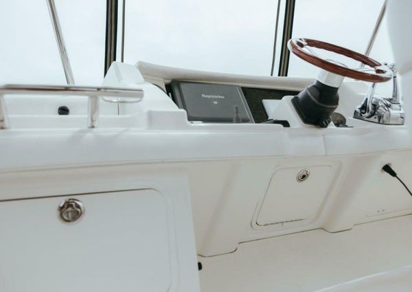 Sea Ray 390 Sedan Bridge image