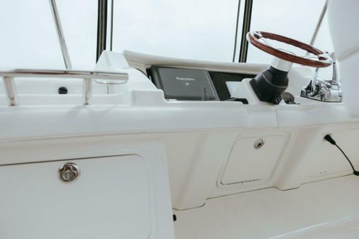 Sea Ray 390 Sedan Bridge image