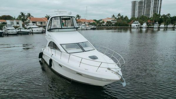 Sea Ray 390 Sedan Bridge image