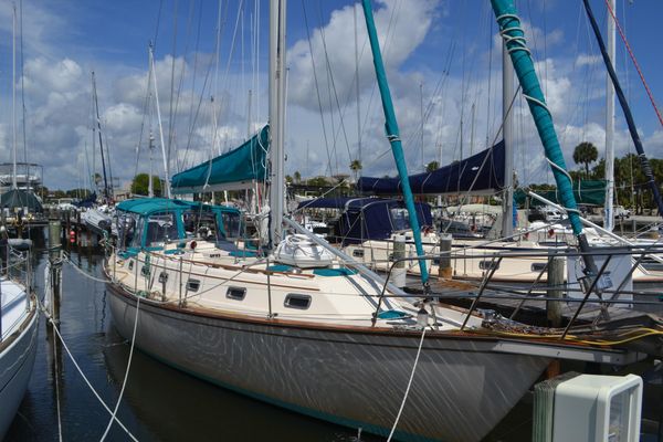 Island Packet 44 - main image