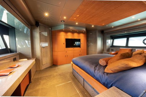 Sunseeker 28 Metre Yacht image