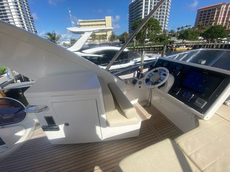 Azimut 54 Fly image