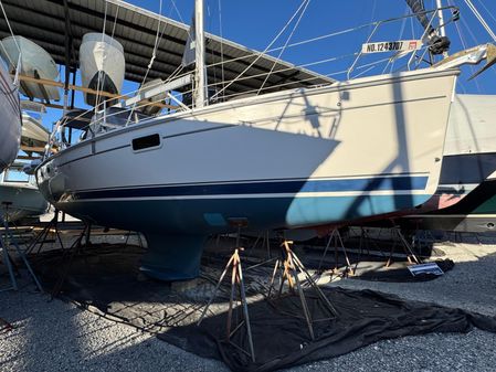 Hunter 36 image