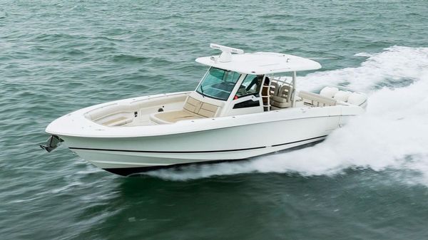 Boston Whaler 380 Outrage 