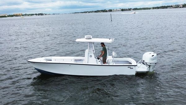 SeaVee 25 Center Console - RESTORED AND REPOWERED 