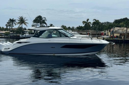 Sea Ray 320 SUNDANCER OUTBOARD COUPE image