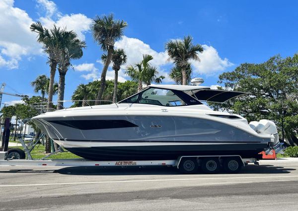 Sea Ray 320 SUNDANCER OUTBOARD COUPE image