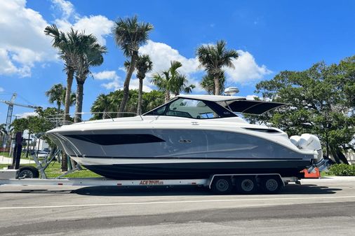 Sea Ray 320 SUNDANCER OUTBOARD COUPE image