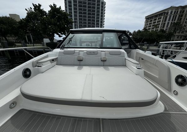 Sea Ray 320 SUNDANCER OUTBOARD COUPE image