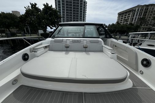 Sea Ray 320 SUNDANCER OUTBOARD COUPE image