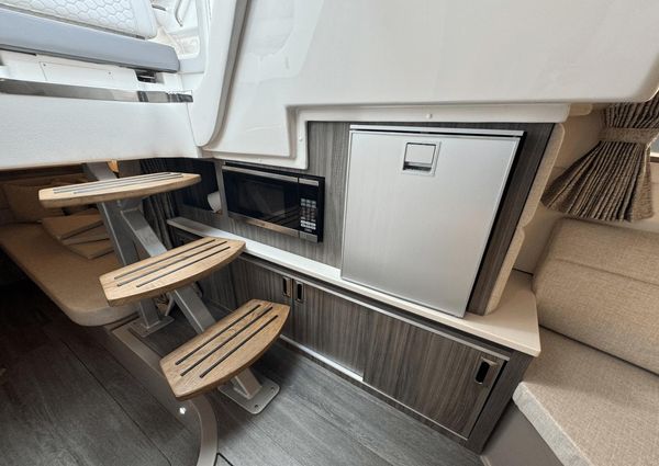 Sea Ray 320 SUNDANCER OUTBOARD COUPE image