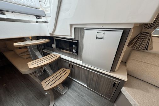 Sea Ray 320 SUNDANCER OUTBOARD COUPE image