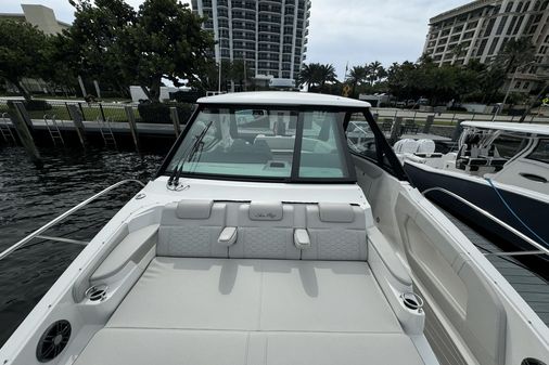 Sea Ray 320 SUNDANCER OUTBOARD COUPE image