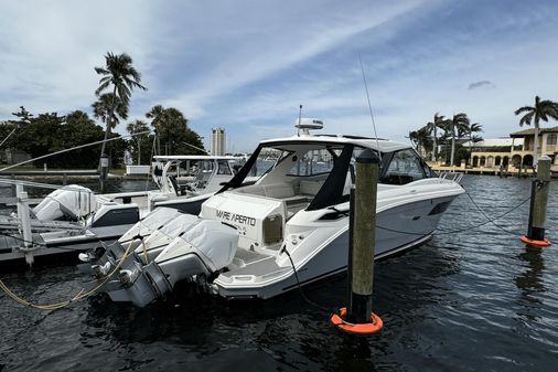 Sea Ray 320 SUNDANCER OUTBOARD COUPE image