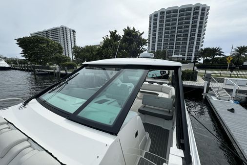 Sea Ray 320 SUNDANCER OUTBOARD COUPE image