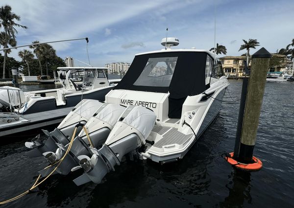 Sea Ray 320 SUNDANCER OUTBOARD COUPE image