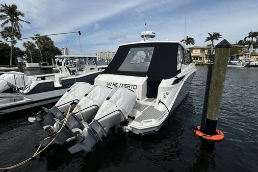 Sea Ray 320 SUNDANCER OUTBOARD COUPE image