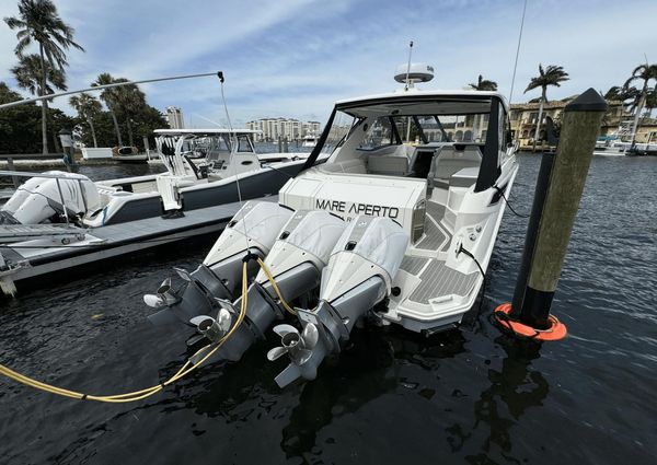 Sea Ray 320 SUNDANCER OUTBOARD COUPE image