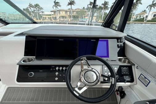 Sea Ray 320 SUNDANCER OUTBOARD COUPE image