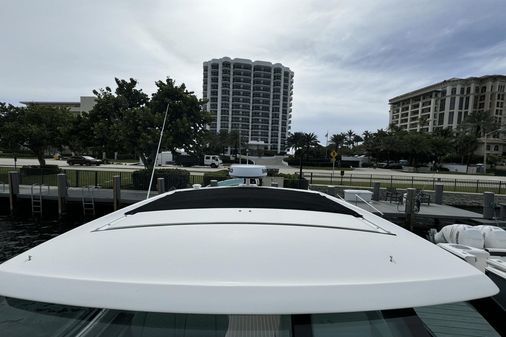 Sea Ray 320 SUNDANCER OUTBOARD COUPE image