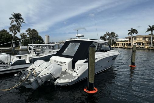 Sea Ray 320 SUNDANCER OUTBOARD COUPE image